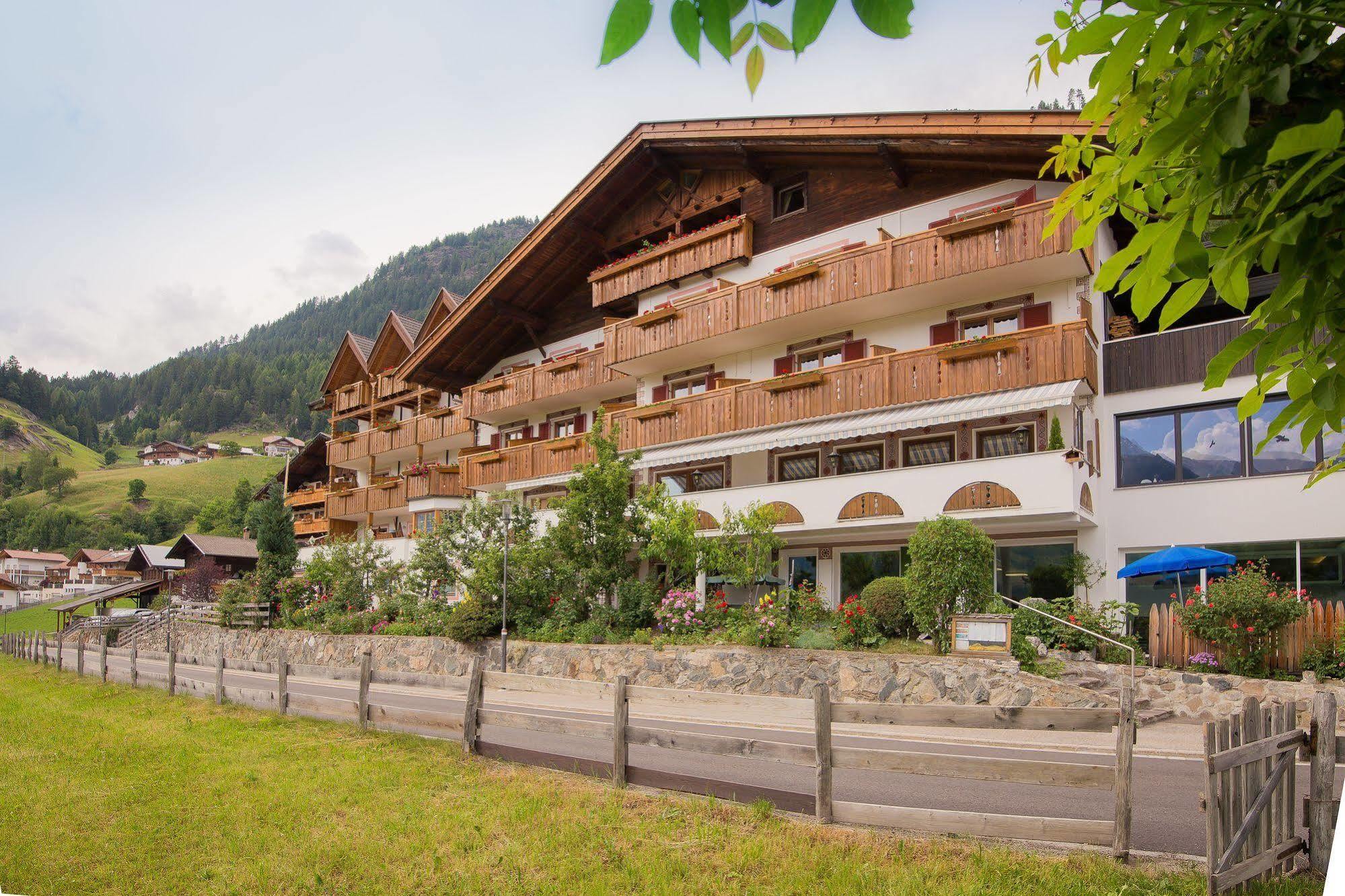 Hotel Alpenland 摩梭 外观 照片